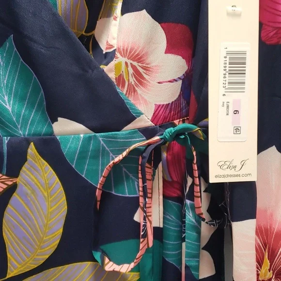 Floral Faux Wrap Dress - Picture 8 of 8